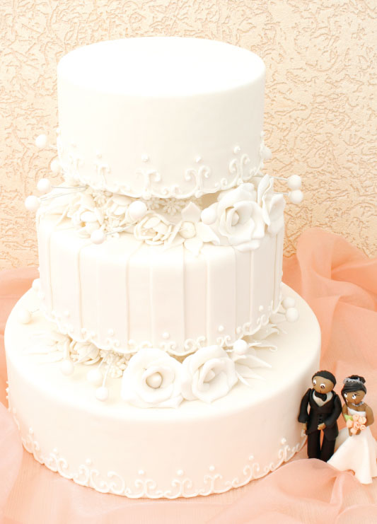 Bolo de casamento de coco e recheio de avelã