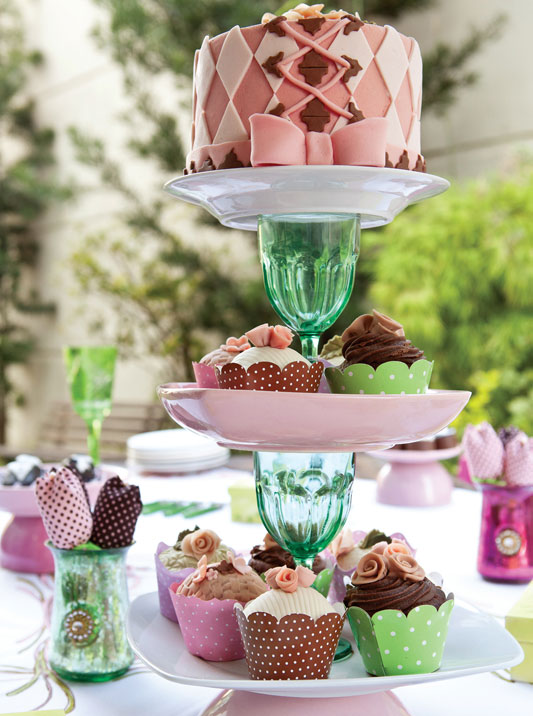 Bolo e cupcakes decorativos
