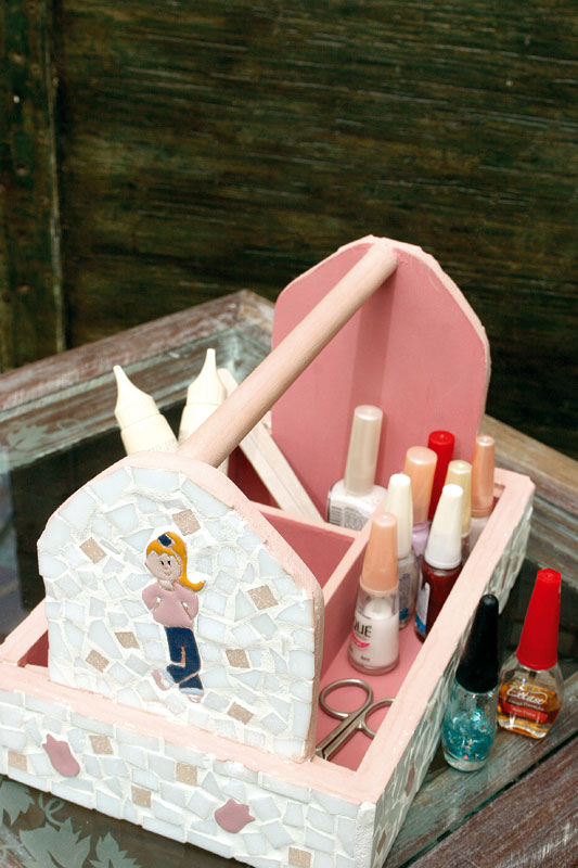 Caixa para esmaltes de mosaico. Artesanato com toque feminino