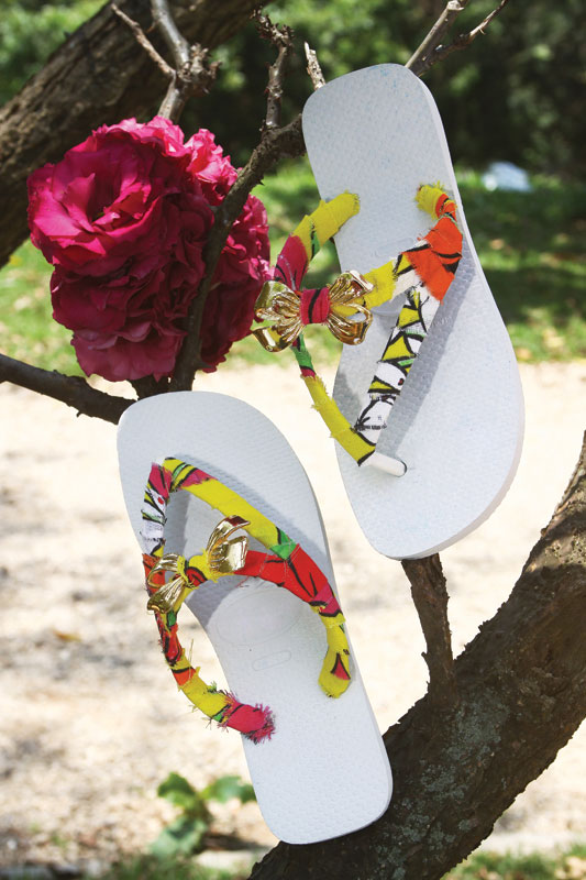 Chinelo decorado com chita