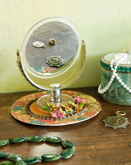 Espelho de mesa decorado com scrap