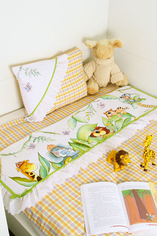 Lençol decorado com pintura de girafinha
