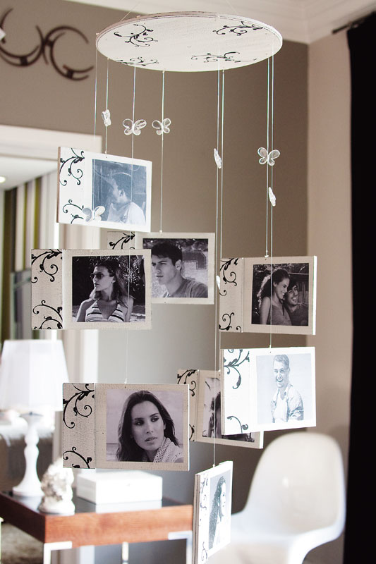 Móbile de fotos decorado com estêncil