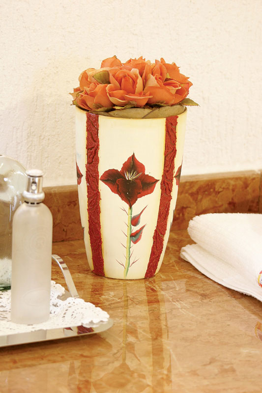 Pintura em vaso de vidro