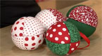 Bolas de Natal com patchwork