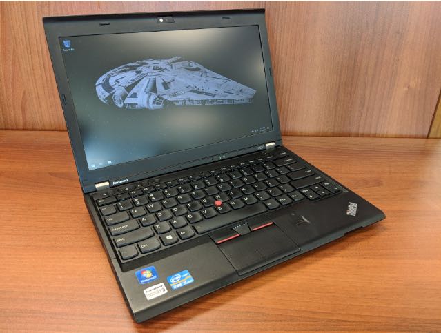 Gammal laptop – funkar – bortskänkes nära Sverige