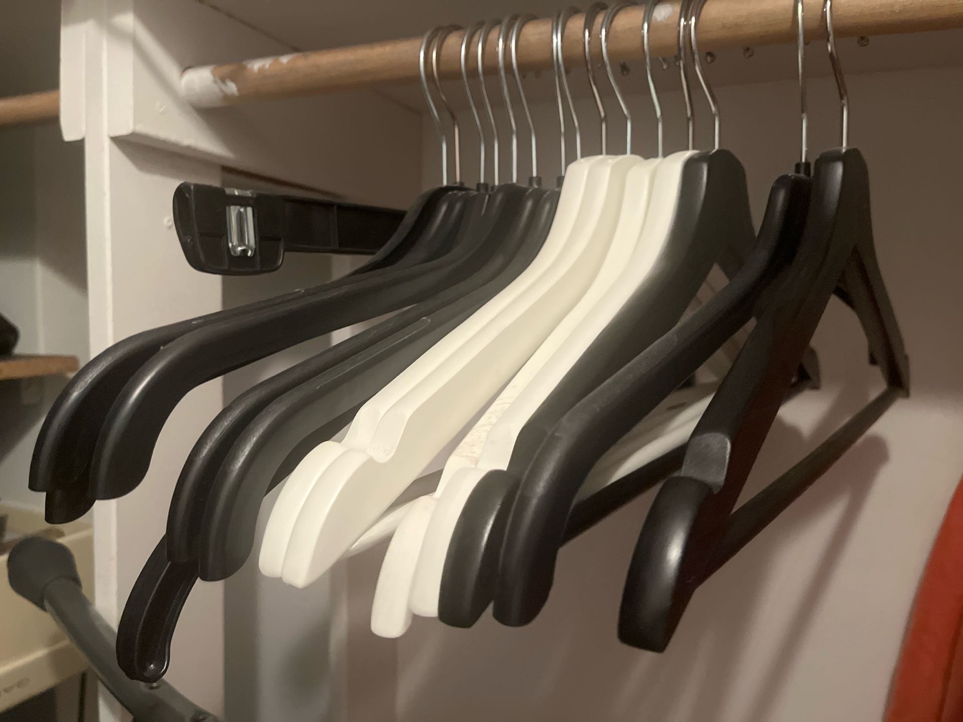 Hangers – bortskänkes nära Göteborg