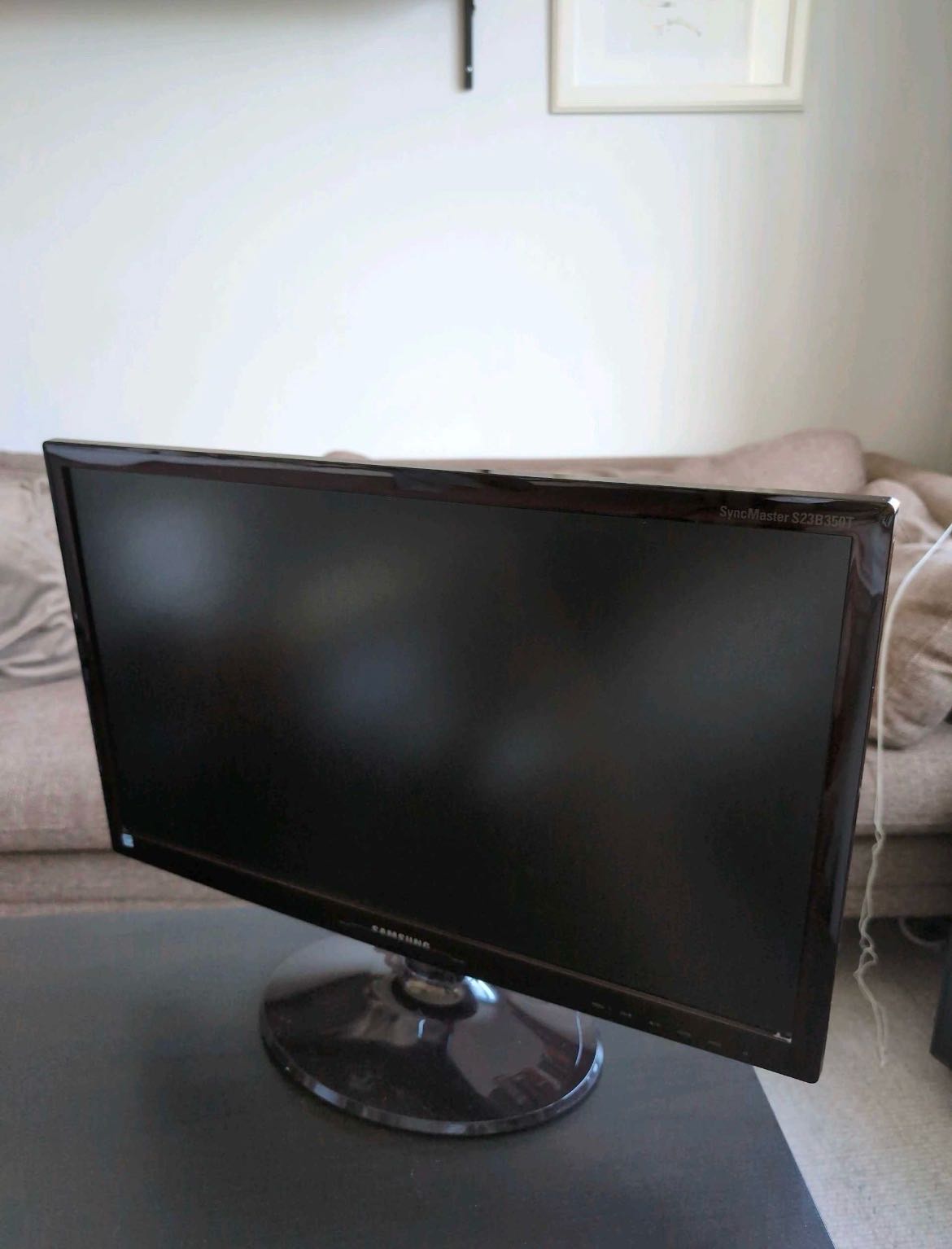 Old monitor – free to take – bortskänkes nära Sverige