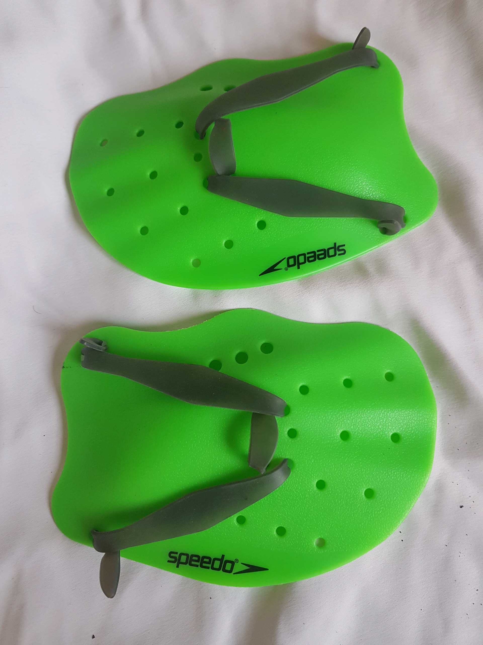 Speedo swimming fins – bortskänkes nära Sverige