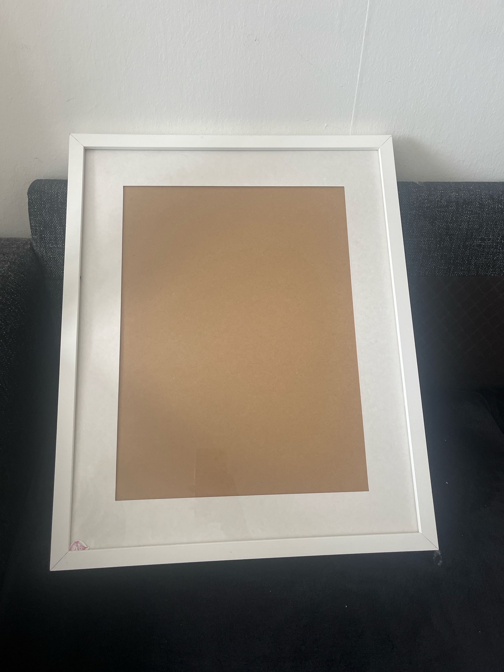 Ram 50x40 cm – bortskänkes nära Sverige
