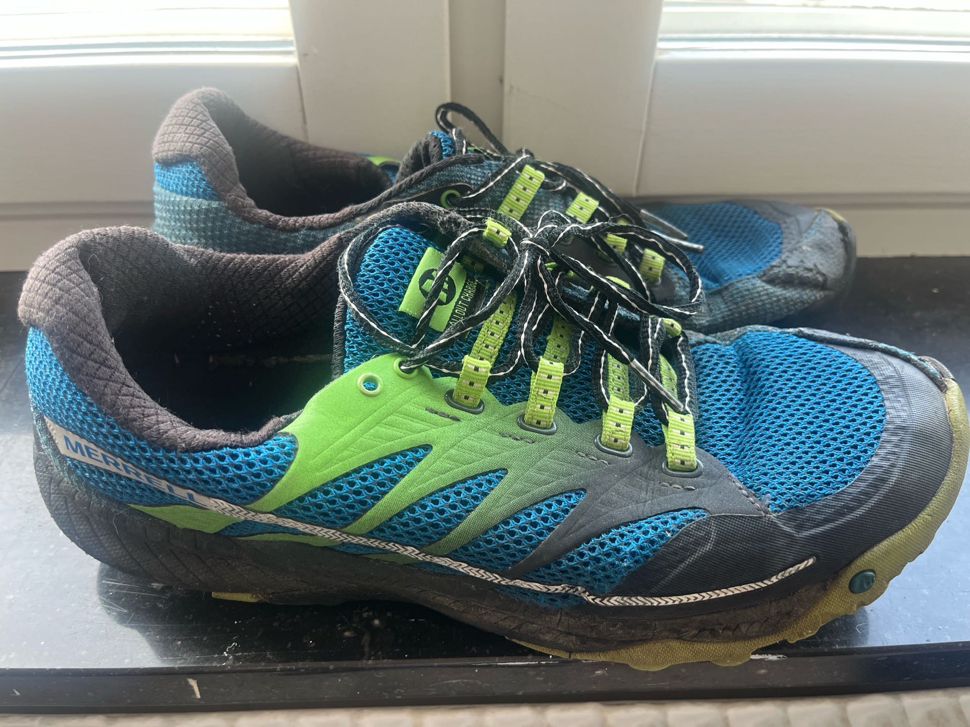 Merrell skor – bortskänkes nära Sverige