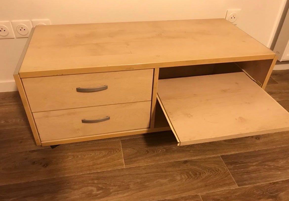 TV-bänk – bortskänkes nära Sverige
