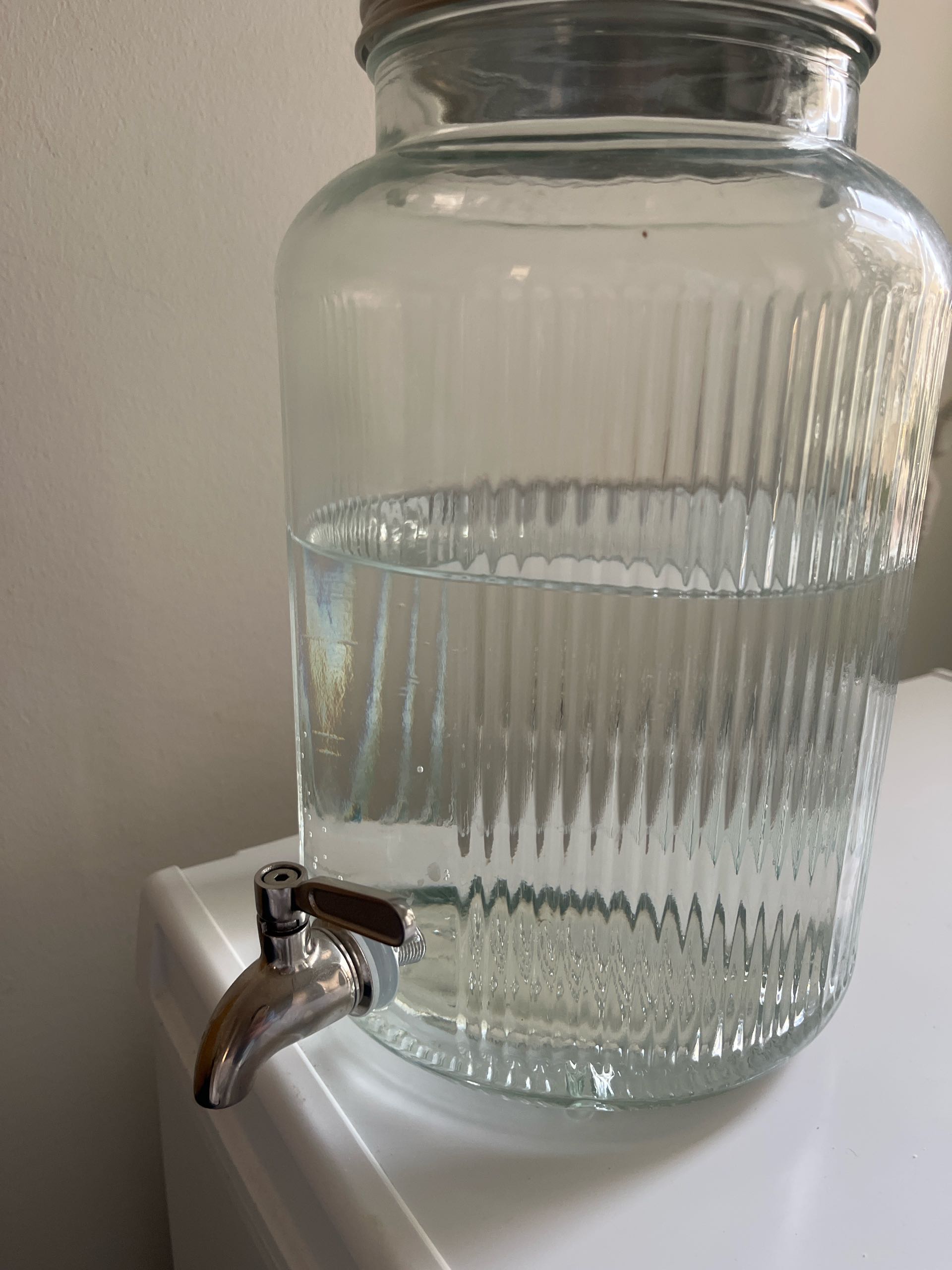 Glasbehållare med tappkran bild 2
