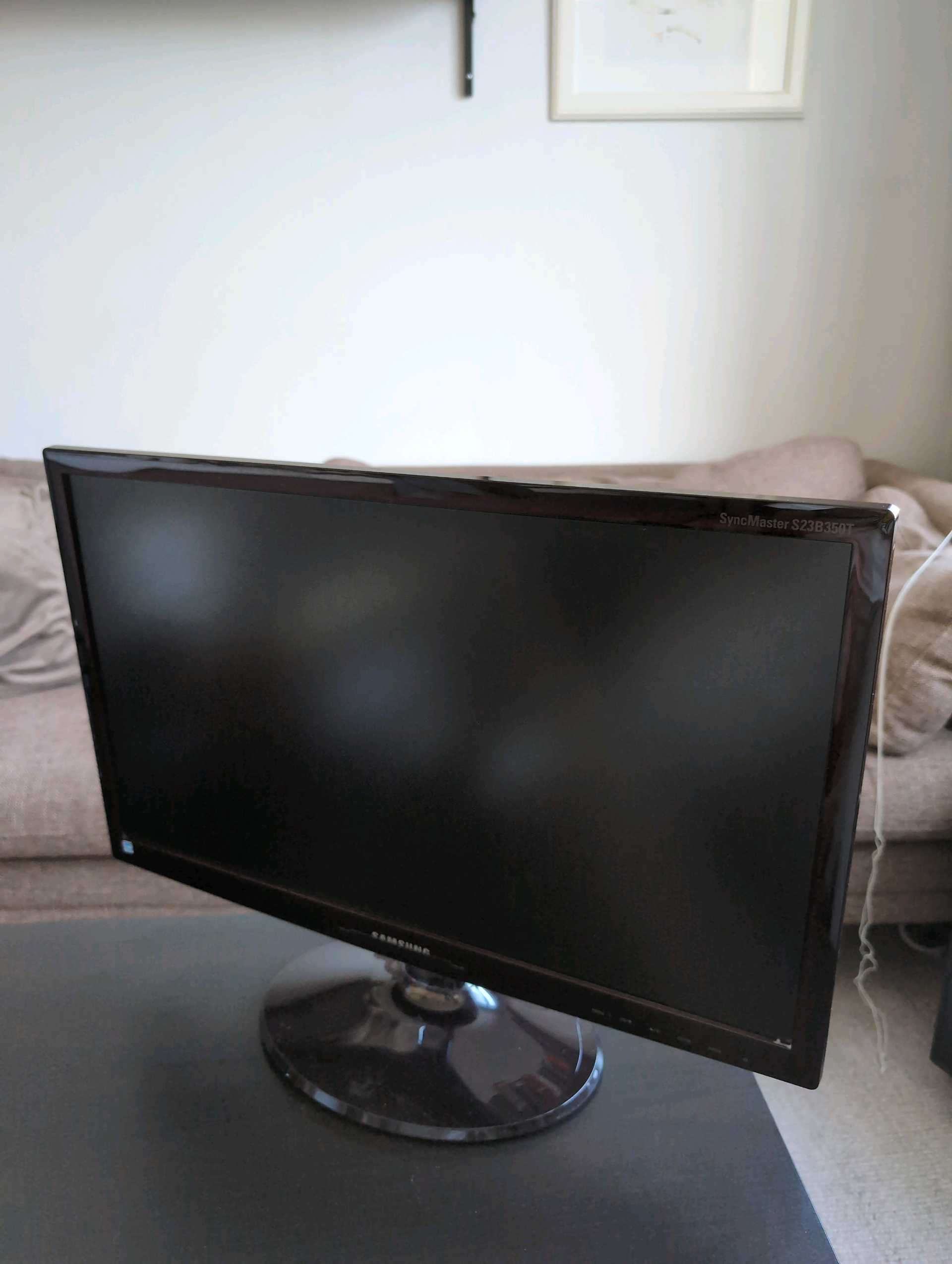 Samsung 1080p monitor – bortskänkes nära Sverige
