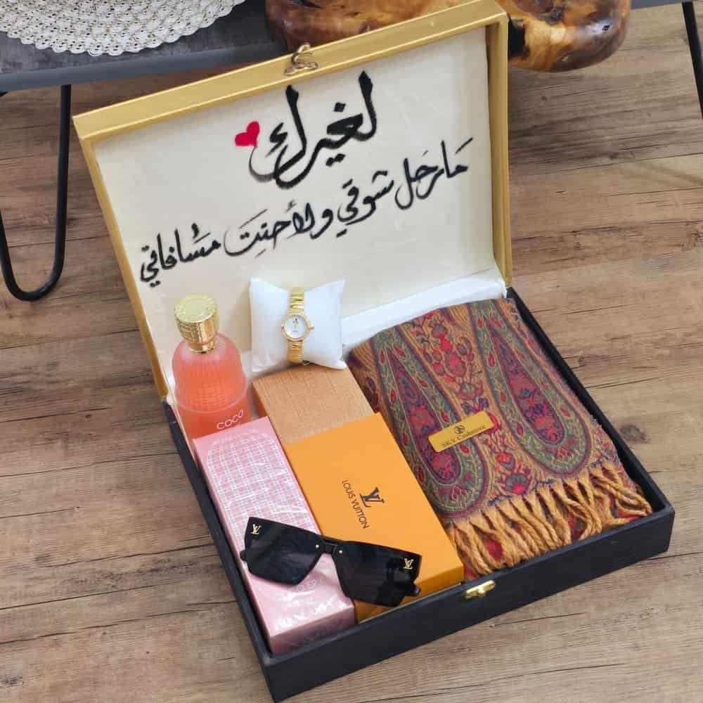 بوكس هدايا نسائي شتوي فاخر - شال كشميري وعطر وساعه ونظاره - هدايــا شتوية - صورة 4