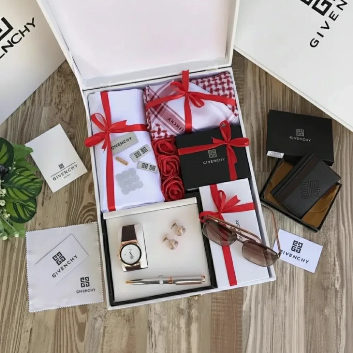طقم هدية رجالية  ماركة جيفنشي
