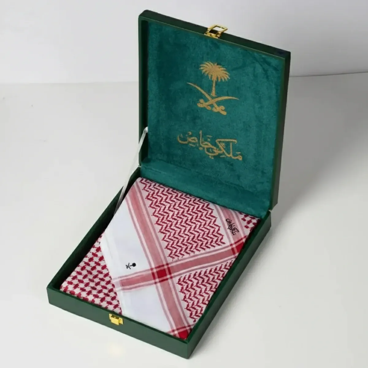 شماغ ملكي خاص أحمر 2026 الرسمي