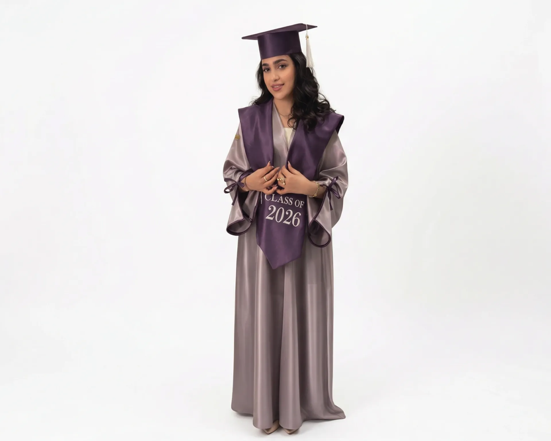 عباءة تخرج "لافندر لوركس" 2026 - مزيج الستان الناعم والمخمل الملكي