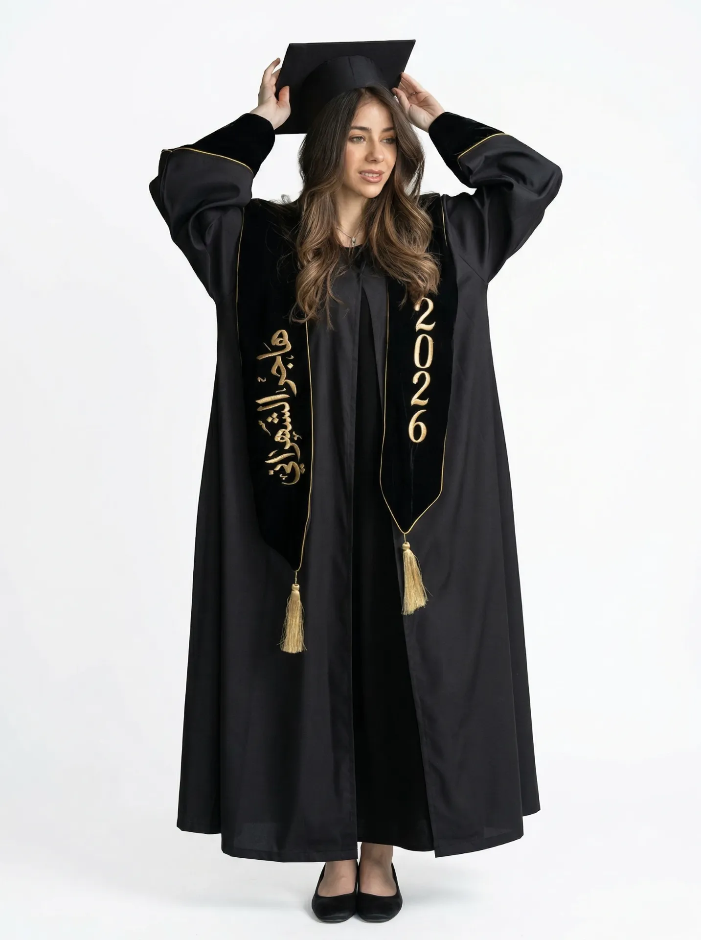 عباءة  التخرّج الملكي بإطلالة فاخرة وعصرية 2026