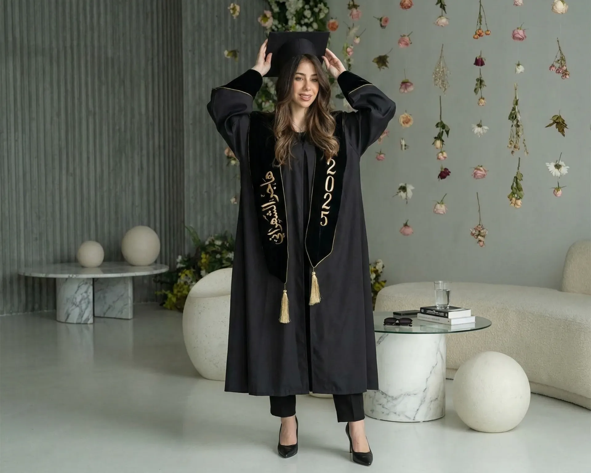 عباءة التخرّج الملكي بإطلالة فاخرة وعصرية 2026 - هدايا تخرج