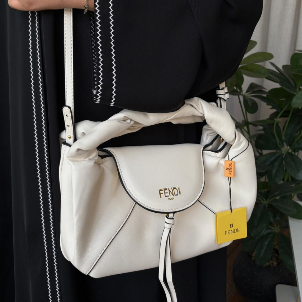 Fendi C’mon Nappa - حقيبة فندي سي مون نابا الجلدية بالعقدة - حقائب - صورة 2