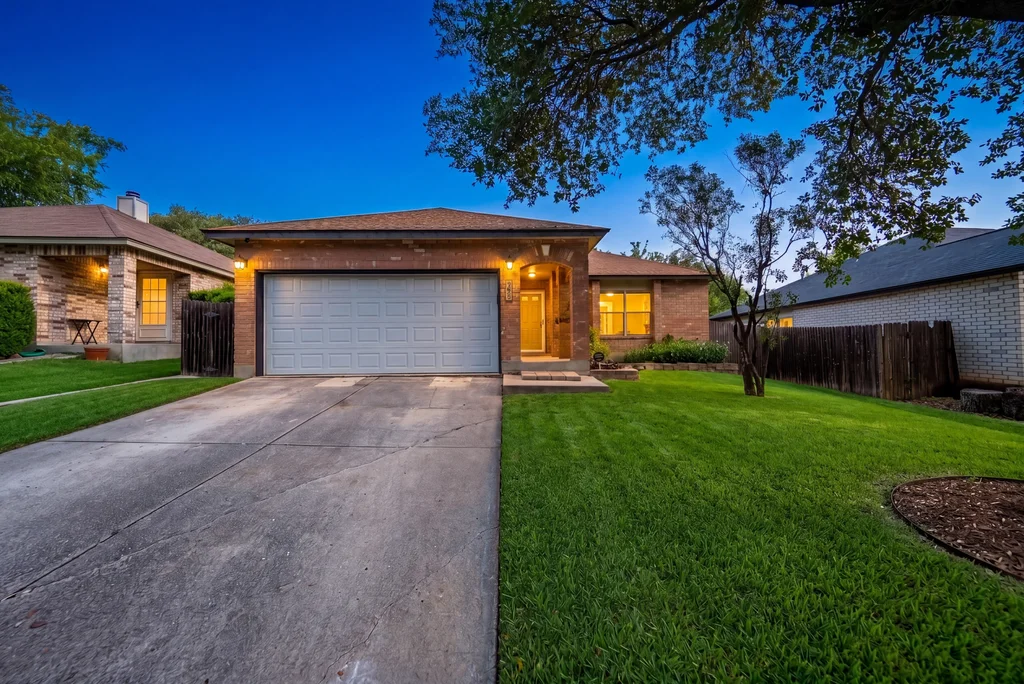 7058 Autumn Park Exteriors - 12 VT