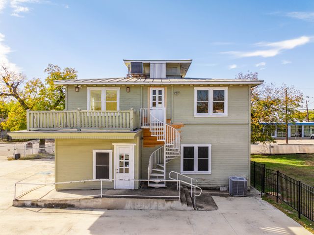 profphoto_(812 S Hackberry St)-1