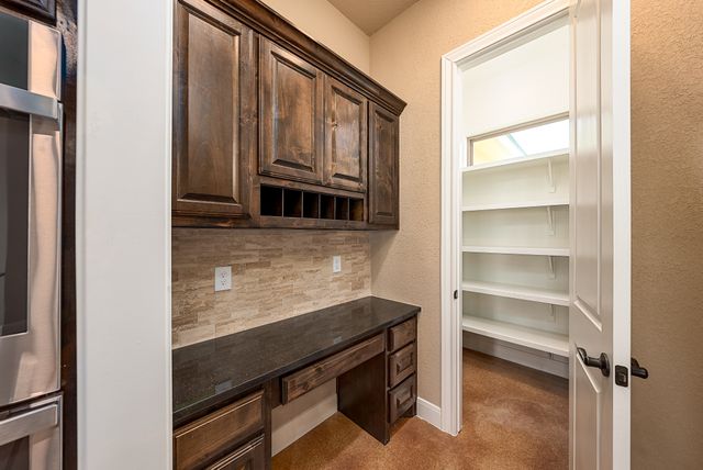 155 Reed Way-9