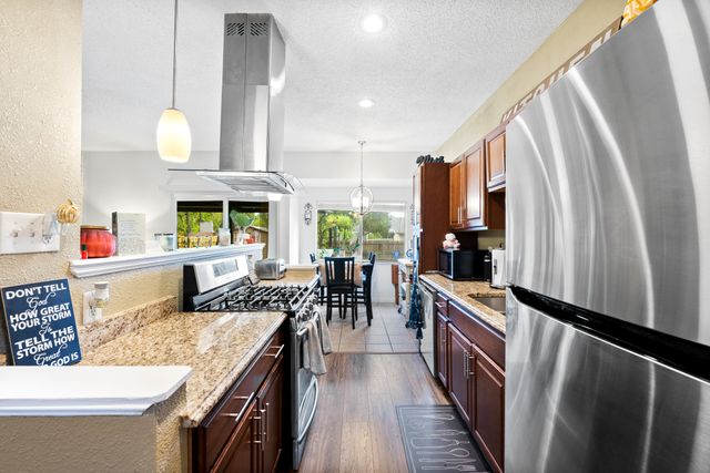 1300 York Castle Dr-10