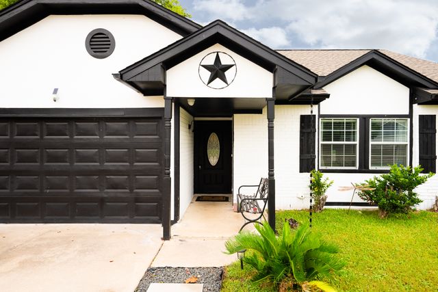 1300 York Castle Dr-4