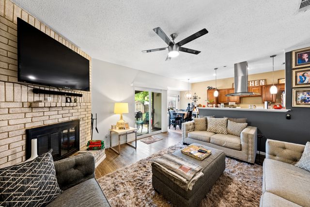 1300 York Castle Dr-8