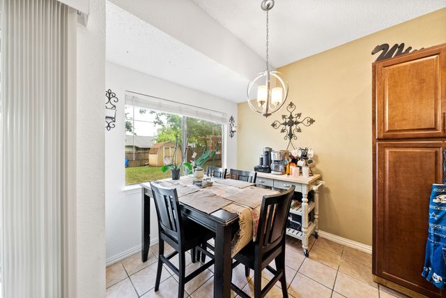1300 York Castle Dr-9