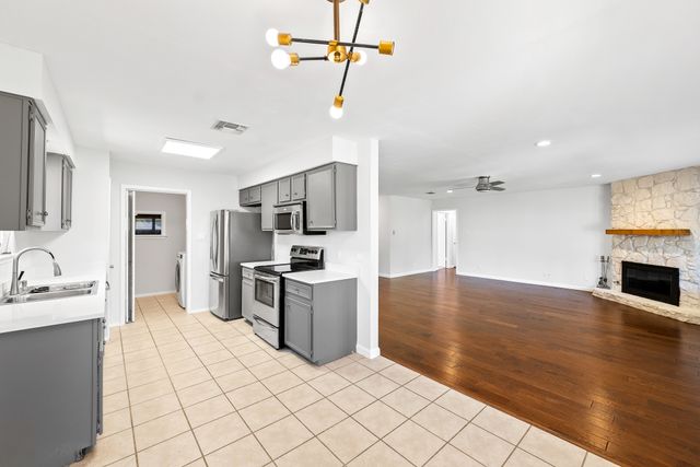 11614 Spotted Horse Dr-10