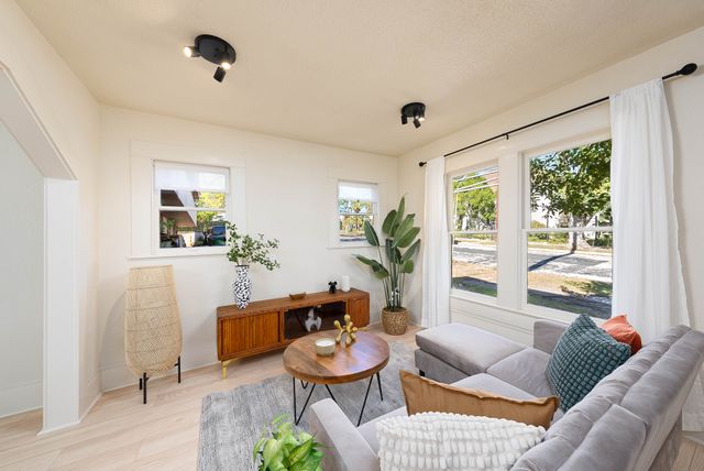 profphoto_(834 W Mulberry Ave)-6
