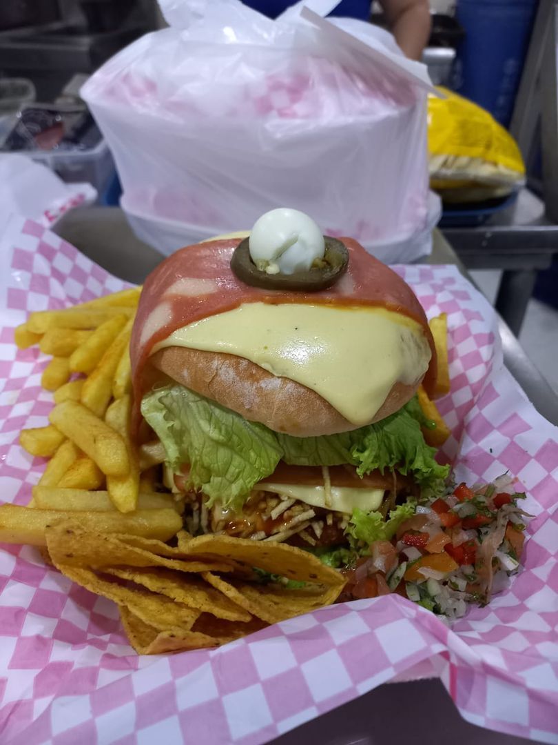 HAMBURGUESA DE CHINGONA