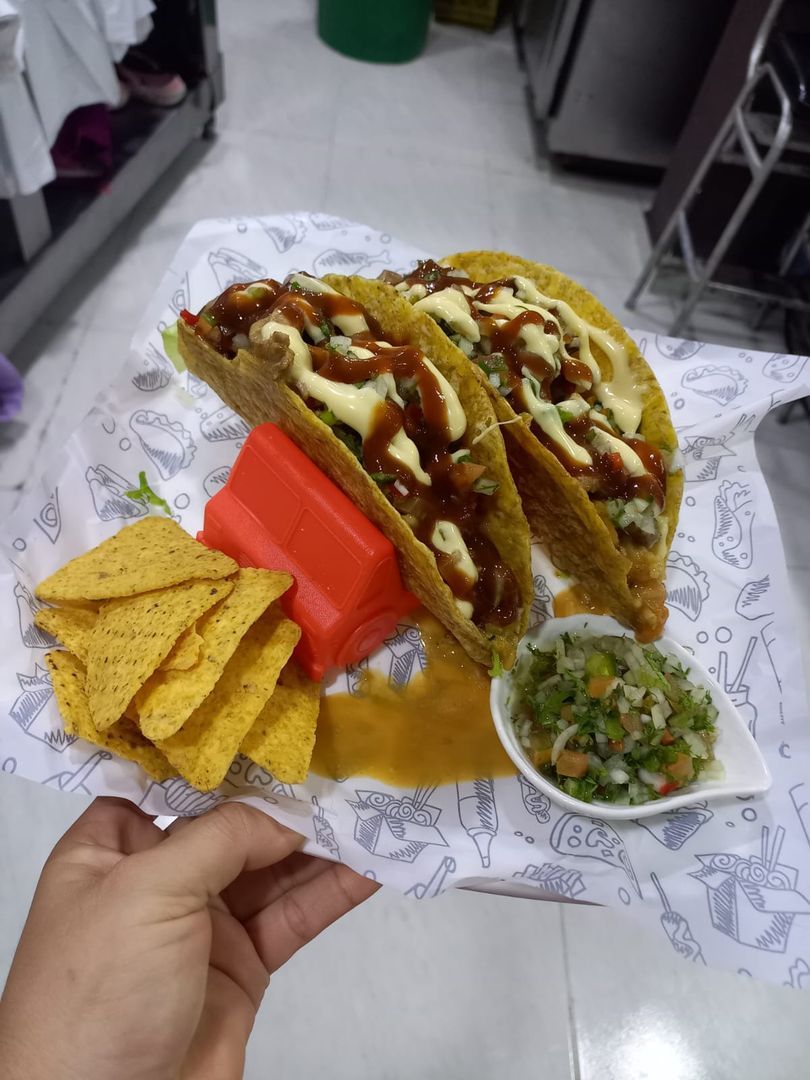TACOS NDE CERDO