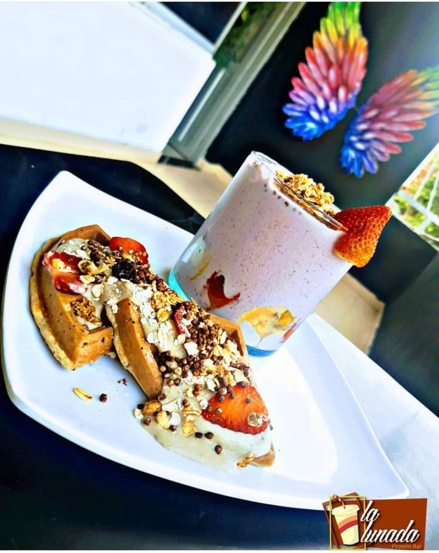 MEDIO WUEFFLE CON BATIDO PROTEICO