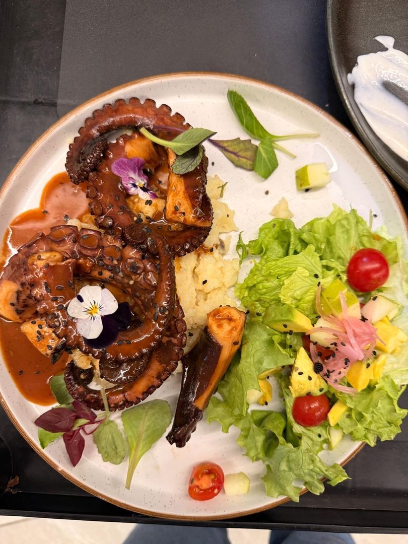 PULPO Y PARRILLA