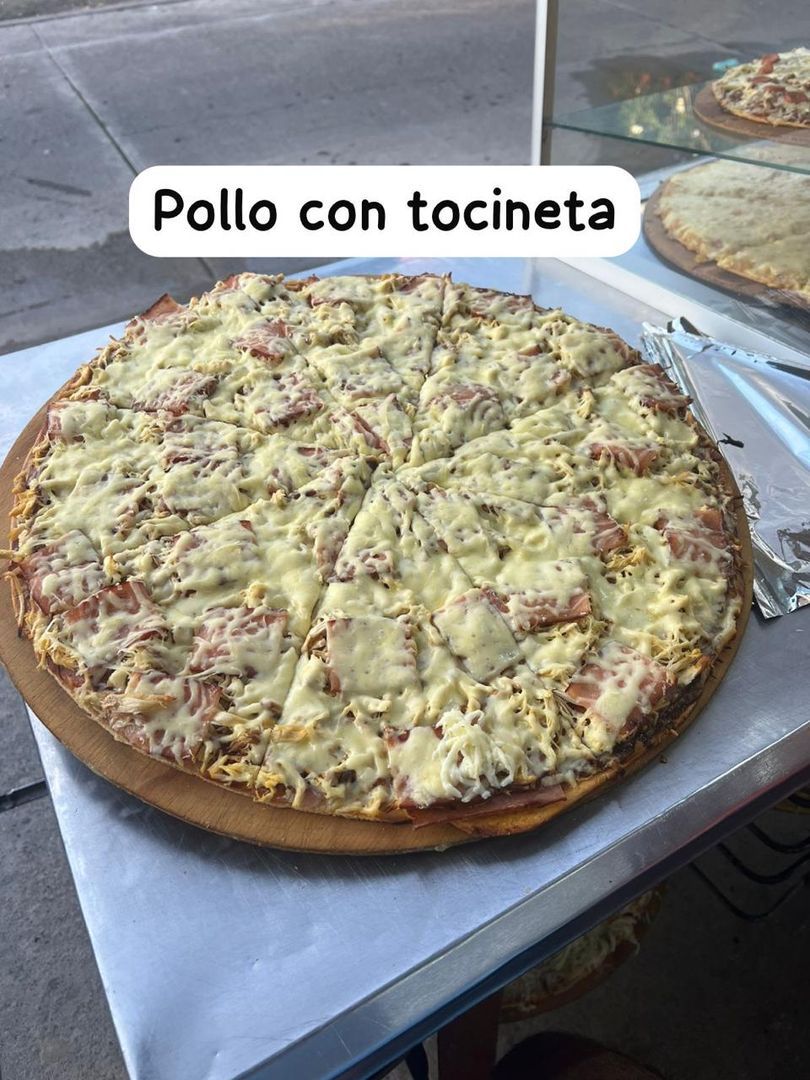 POLLO CON TOCINETA