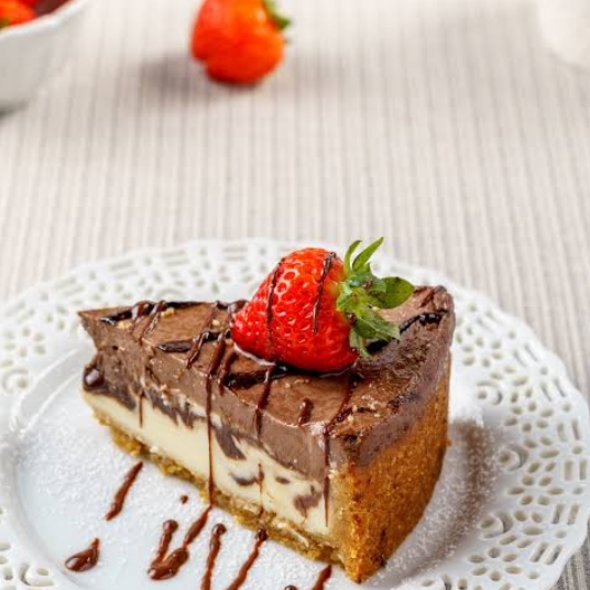 Recipe of Torta doce de morango com chocolate on the DeliRec recipe website