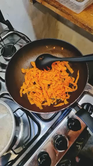 Recipe of Carrot noodles with white lemon sauce on the DeliRec recipe website