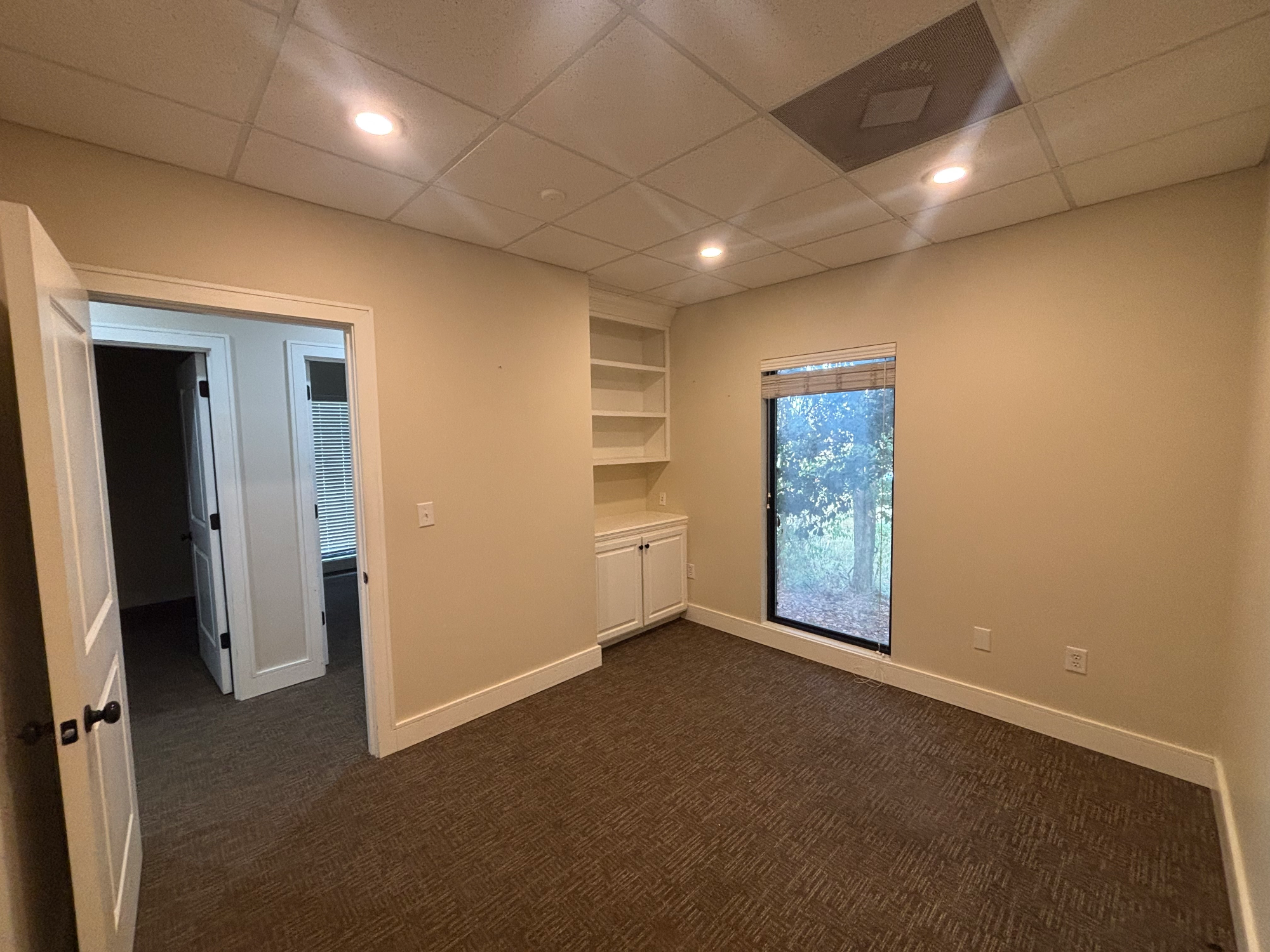 2630 Ridgewood Road, Jackson, MS 39216, photo 4 - DeLong & Barksdale Realty