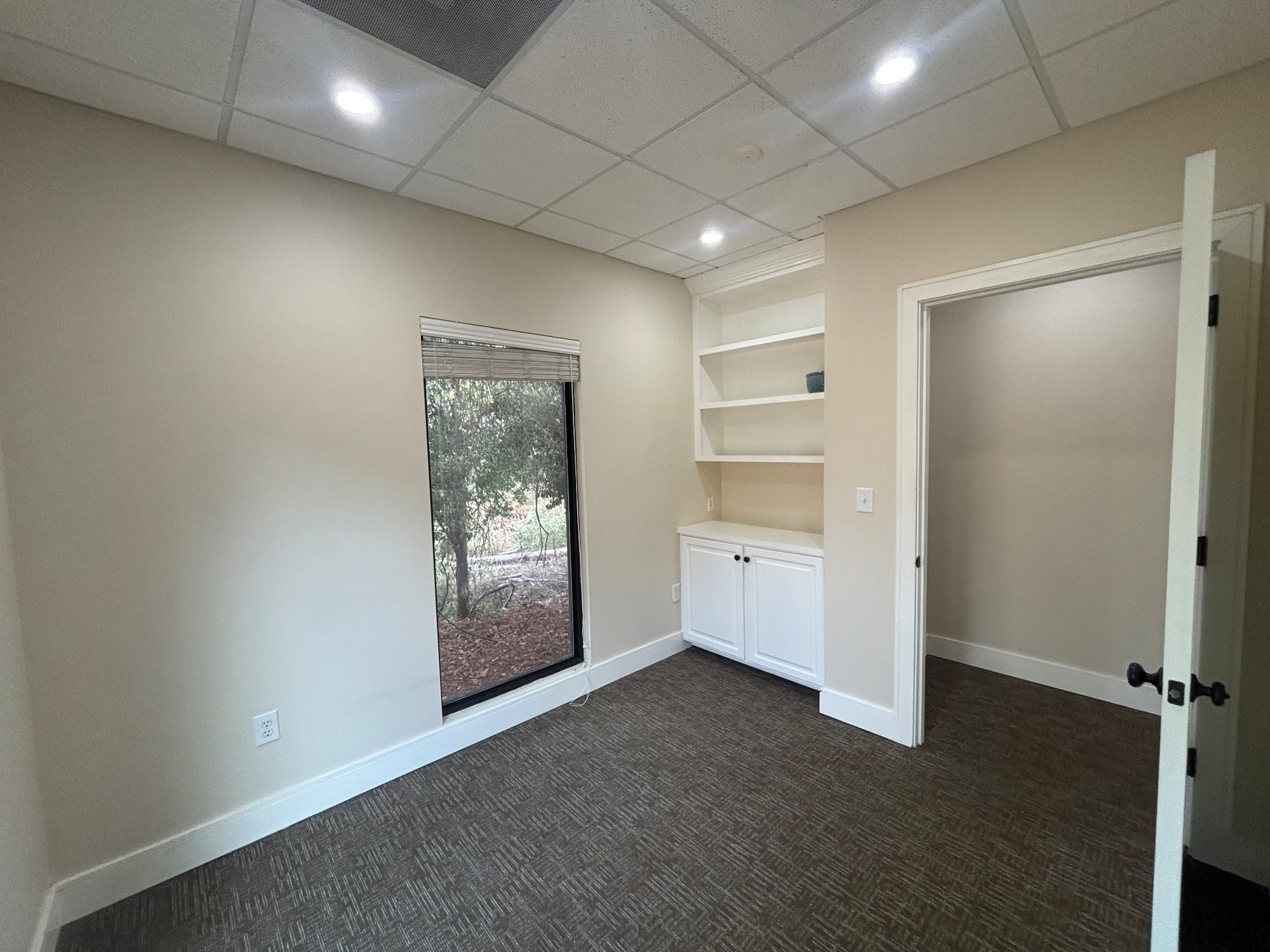 2630 Ridgewood Road, Jackson, MS 39216, photo 3 - DeLong & Barksdale Realty