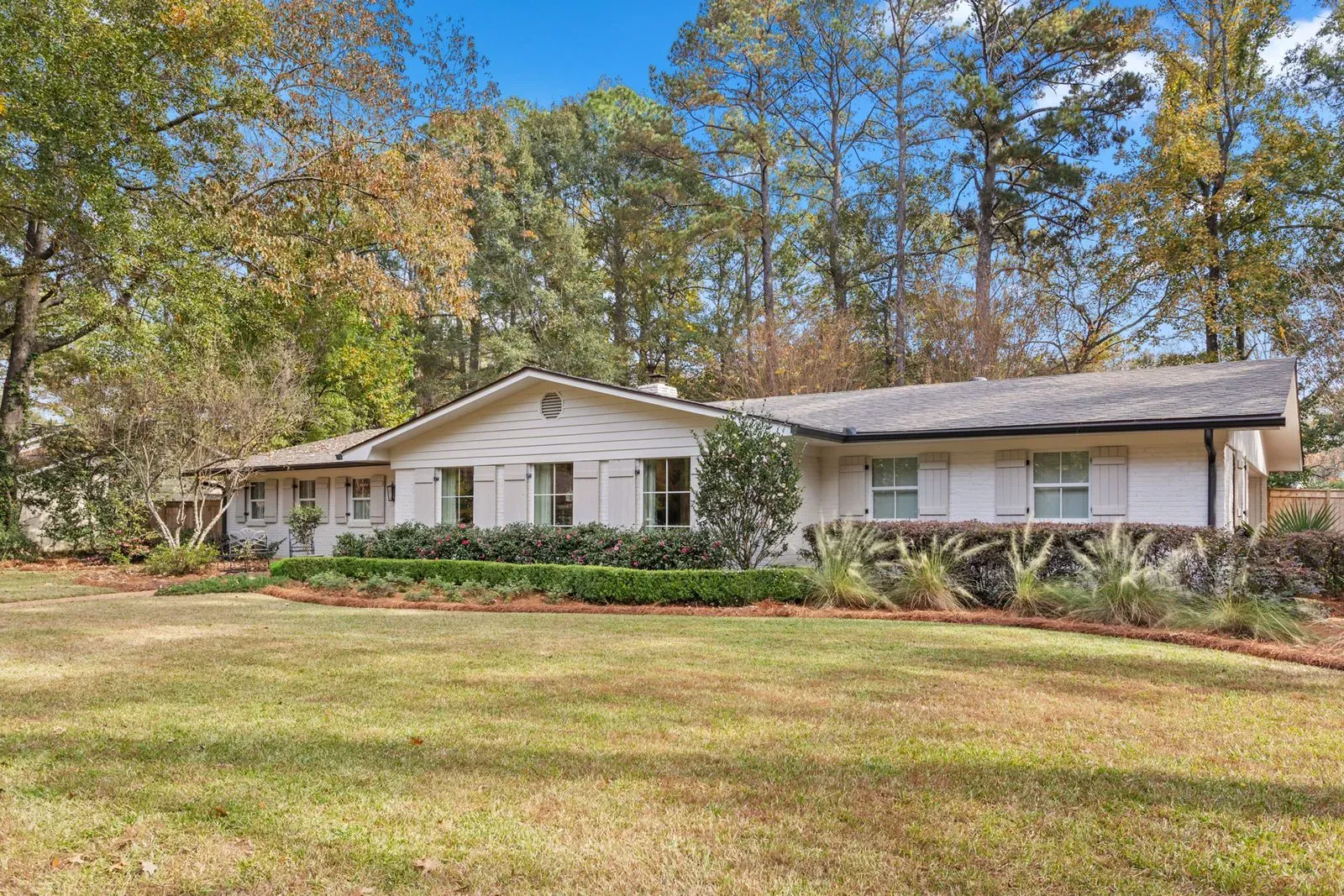 2249 Greenbriar Drive, Jackson, MS 39211 - DeLong & Barksdale Realty