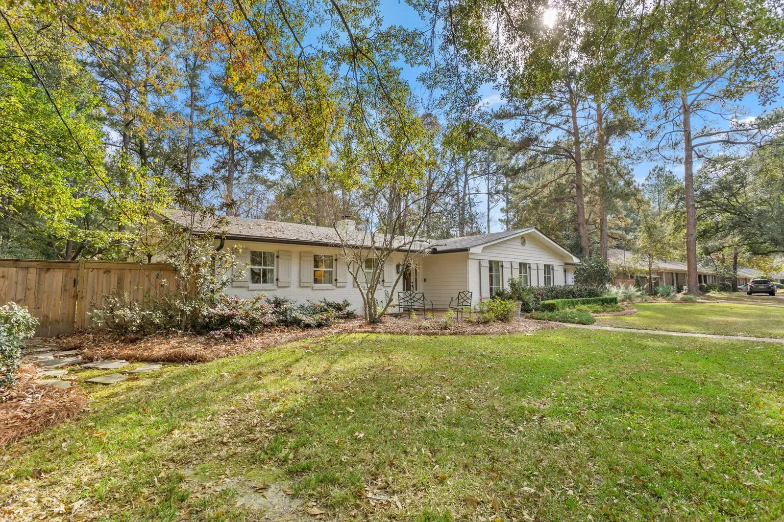 2249 Greenbriar Drive, Jackson, MS 39211, photo 3 - DeLong & Barksdale Realty