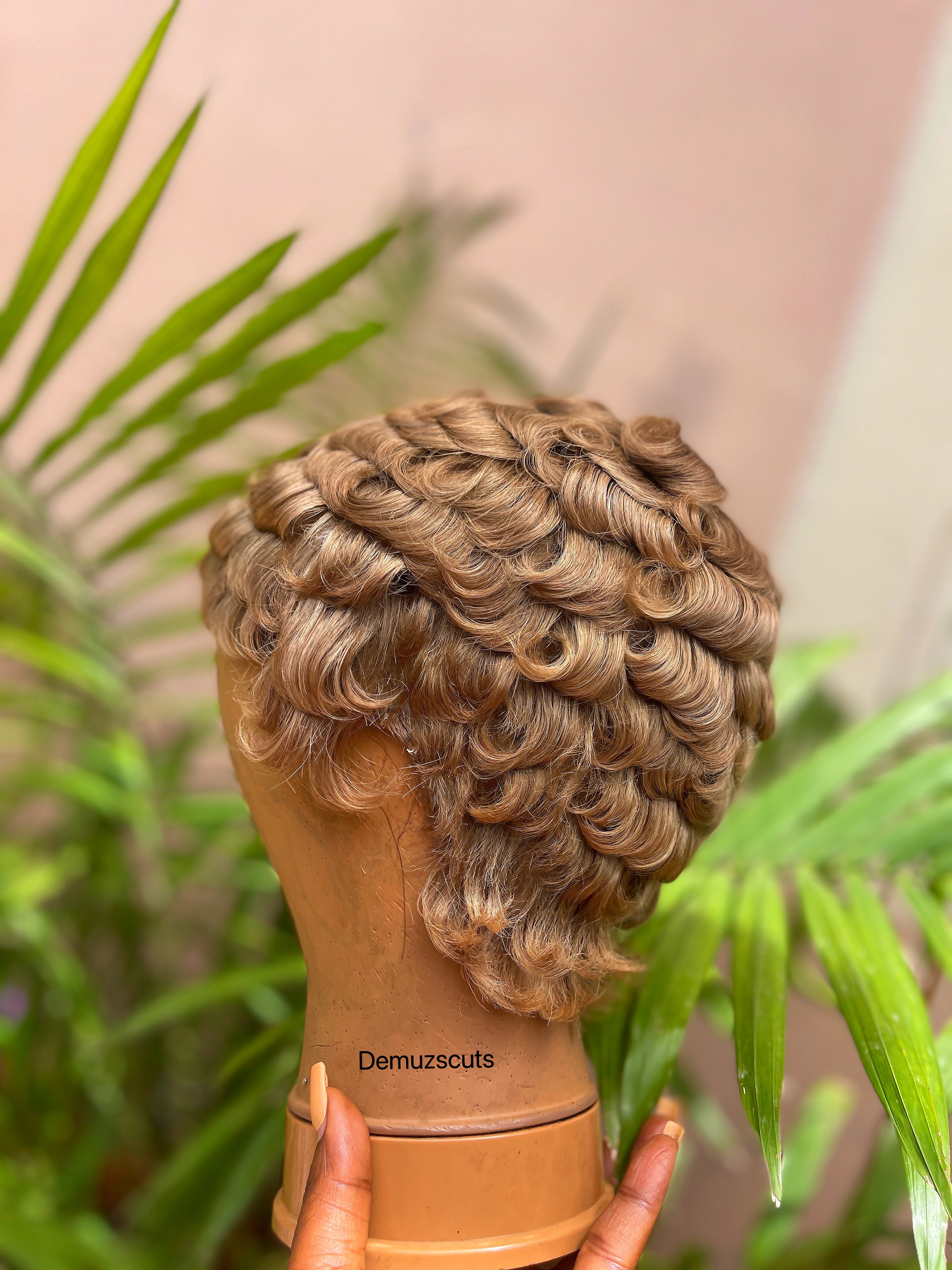 Pictures shows each sides of the pixie wig.