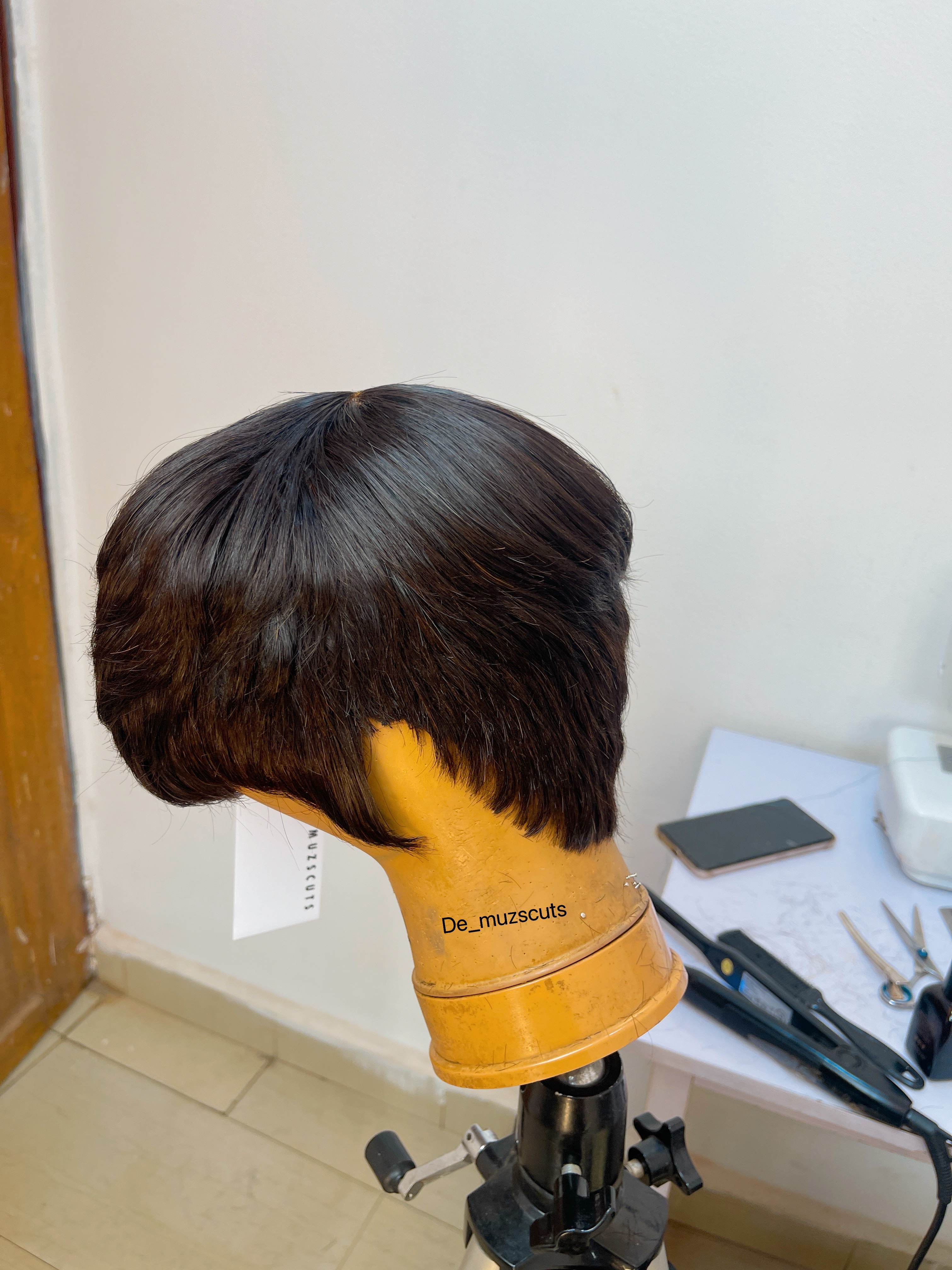 Picture shows all sides of the pixie wig image 1