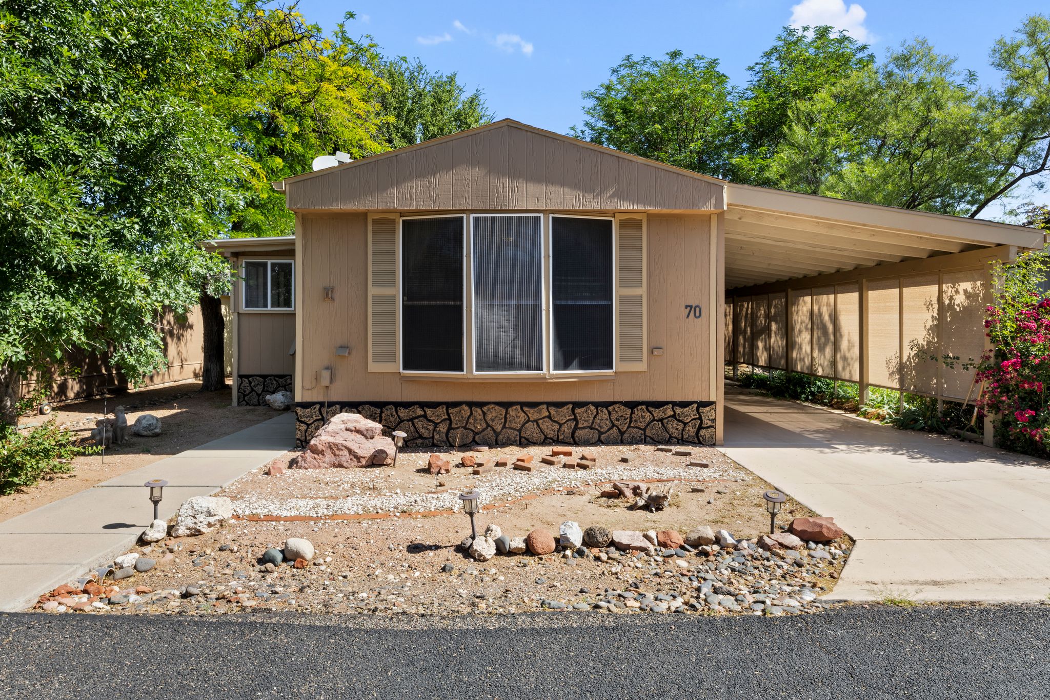 009-Front Exterior