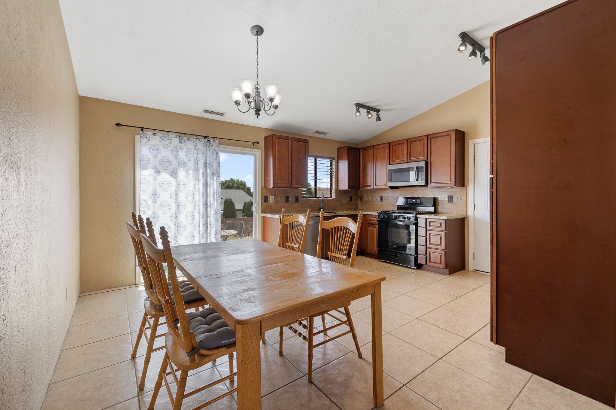 029-Dining Room