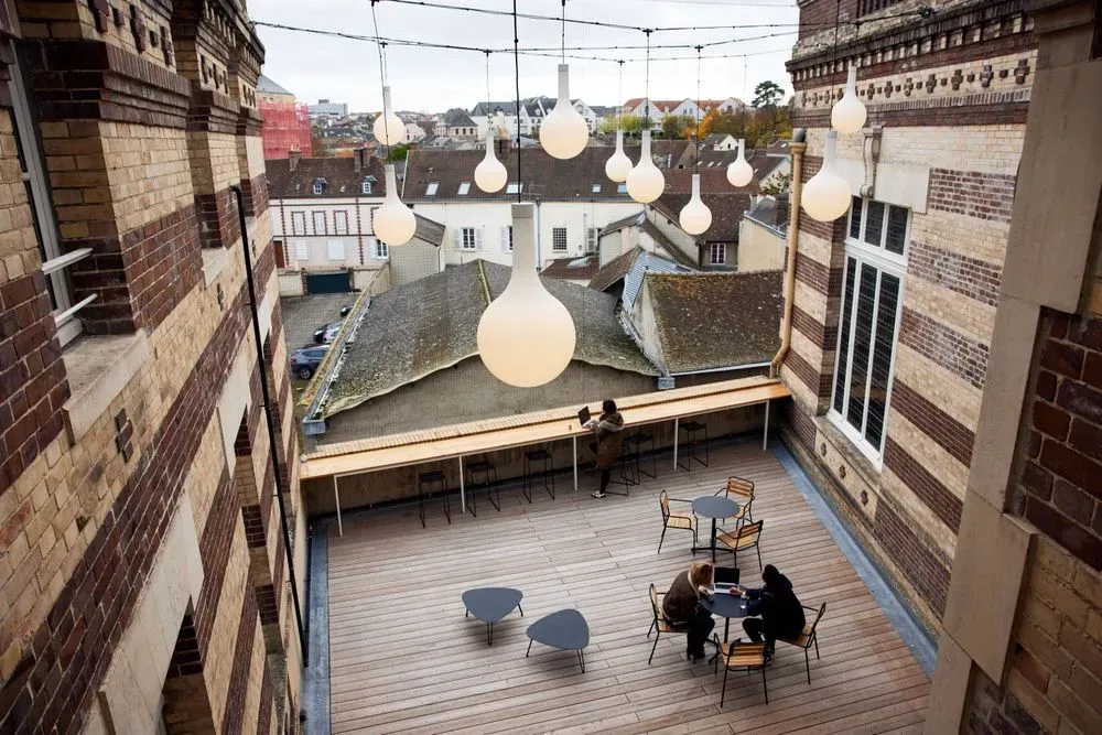 LA TERRASSE